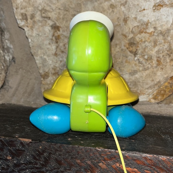 Fisher price in 1977 turtle pull toy wearing a sailor hat - Picture 4 of 9